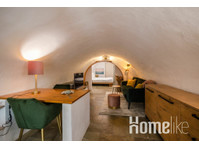 Lovely wharf cellar serviced apartment in a unique spot on… - Lakások