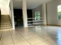 Renta Casa Villa Fontana: 4 Habitaciones, Condominio Seguro - Maisons