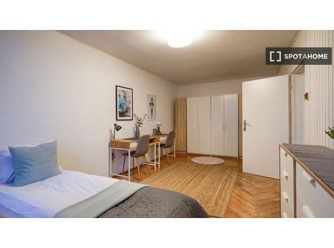 Room for rent in 3-bedroom apartment in Mirów, Warsaw - For Rent