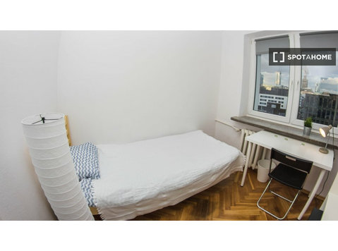 Room for rent in 3-bedroom apartment in Mirów, Warsaw - Ενοικίαση