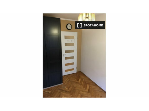 Zimmer zu vermieten in 4-Zimmer-Wohnung in Mirów, Warschau - Zu Vermieten