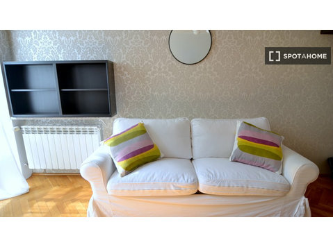 Apartamento de 1 dormitorio en alquiler en Mirów, Varsovia - Pisos