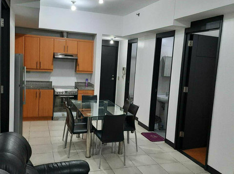 2BR Rent w/balcony Grand Midori Makati P50K fully furnished - דירות