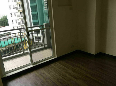 Discover urban living with this 1br condo for lease! - குடியிருப்புகள்  