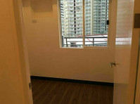 Discover urban living with this 1br condo for lease! - Apartemen