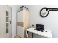 Room for rent in 10-bedroom apartment in Wilda, Poznan - Kiadó