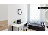 Room for rent in 10-bedroom apartment in Wilda, Poznan - Na prenájom