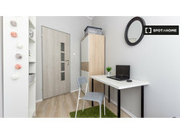 Room for rent in 10-bedroom apartment in Wilda, Poznan - Aluguel