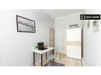 Room for rent in 10-bedroom apartment in Wilda, Poznan - Kiadó