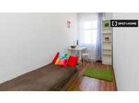Room for rent in 3-bedroom apartment in Poznan -  வாடகைக்கு 