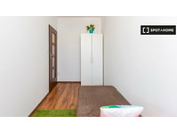Zimmer zu vermieten in 3-Zimmer-Wohnung in Poznan - Zu Vermieten