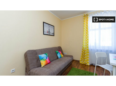 Poznan'da 3 yatak odalı dairede kiralık oda - Kiralık