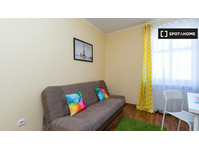 Poznan'da 3 yatak odalı dairede kiralık oda - Kiralık