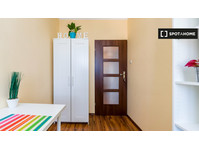 Room for rent in 3-bedroom apartment in Poznan - Te Huur
