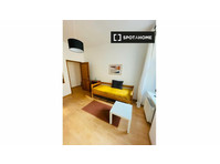 Room for rent in 3-bedroom apartment in Wilna, Poznan - Til leje