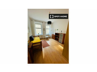 Room for rent in 3-bedroom apartment in Wilna, Poznan - Til leje