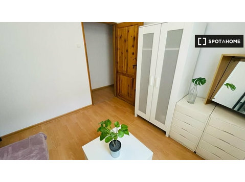 Chambre à louer dans un appartement de 3 chambres à Wilna,… - À louer