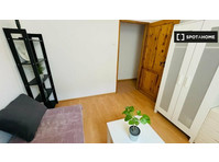 Room for rent in 3-bedroom apartment in Wilna, Poznan - 	
Uthyres