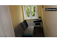 Room for rent in 5-bedroom apartment in Łazarz, Poznan - Aluguel