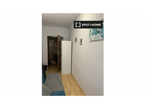 Room for rent in 5-bedroom apartment in Łazarz, Poznan - Na prenájom