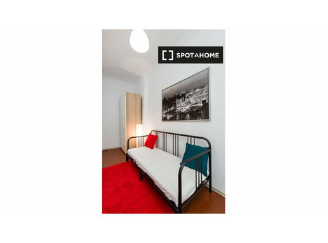 Zimmer zu vermieten in 5-Zimmer-Wohnung in Poznan - Zu Vermieten
