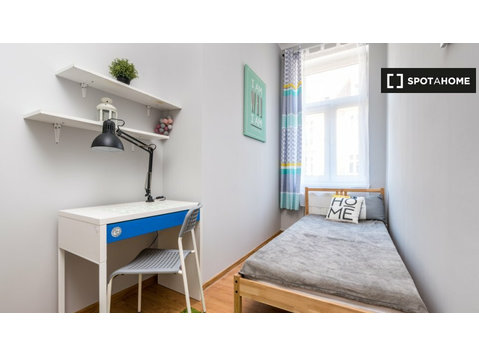 Room for rent in 5-bedroom apartment in Poznan - 空室あり