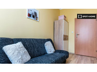 Chambre à louer dans un appartement de 5 chambres à Poznan - À louer