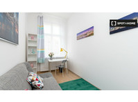 Room for rent in 5-bedroom apartment in Wilda, Poznań - За издавање