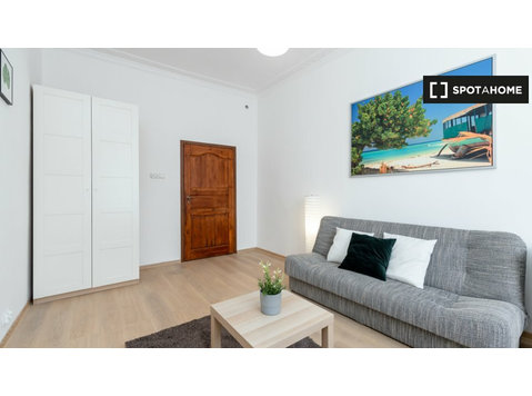 Zimmer zu vermieten in 5-Zimmer-Wohnung in Wilda, Poznań - Zu Vermieten