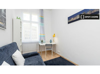 Room for rent in 5-bedroom apartment in Wilda, Poznań - For Rent