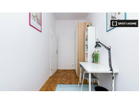 Room for rent in 6-bedroom apartment in Łazarz, Poznan - השכרה