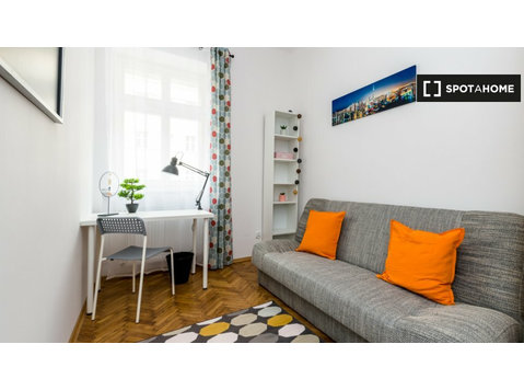 Room for rent in 6-bedroom apartment in Łazarz, Poznan - Til leje