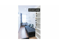 Room for rent in 6-bedroom apartment in Poznan - Annan üürile