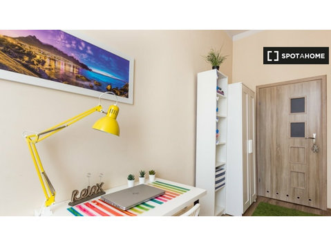 Room for rent in 6-bedroom apartment in Poznan - Til leje