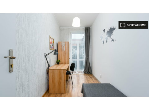 Room for rent in 6-bedroom apartment in Wilda, Poznan -  வாடகைக்கு 