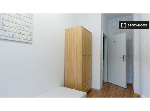 Room for rent in 6-bedroom apartment in Wilda, Poznan - 出租