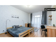 Room for rent in 6-bedroom apartment in Wilda, Poznan - Под Кирија