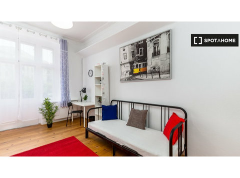 Room for rent in a residence in Poznan - Cho thuê