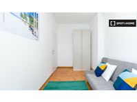 Room for rent in a residence in Poznan - Annan üürile