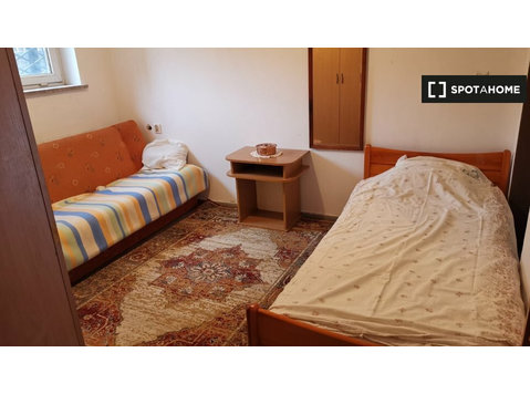 Der angegebene Preis gilt pro Bett für ein Haus mit 8… - Zu Vermieten