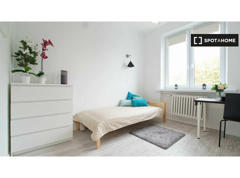 Room for rent in 3-bedroom apartment in Helenów, Lodz - Disewakan