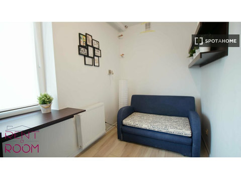 Room for rent in 3-bedroom apartment in Stare Bałuty, Lodz - Til leje