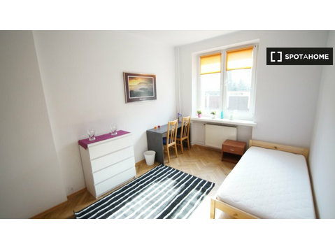 Room for rent in 4-bedroom apartment in Lodz - For Rent