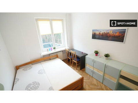 Room for rent in 4-bedroom apartment in Lodz - เพื่อให้เช่า