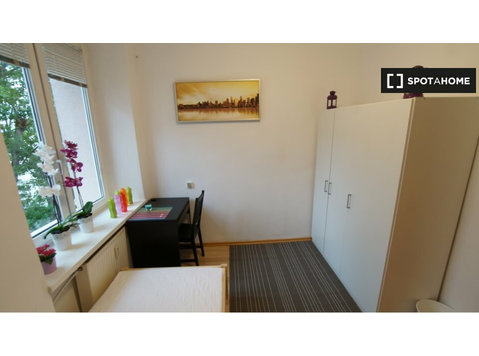 Quarto para alugar em apartamento de 5 quartos em Old… - Aluguel
