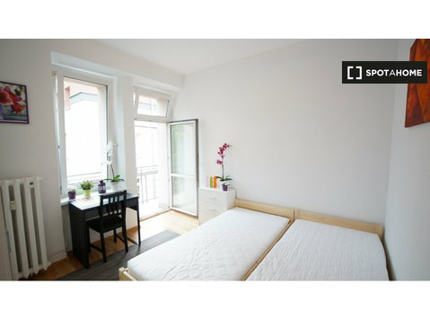 Old Polesie, Łódź'da 5 yatak odalı dairede kiralık oda - Kiralık