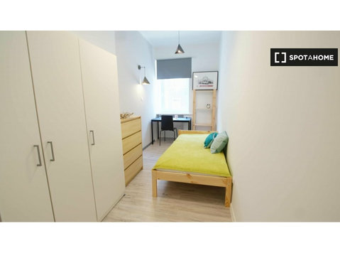 Zimmer zu vermieten in 6-Zimmer-Wohnung in Old Polesie, Łódź - Zu Vermieten