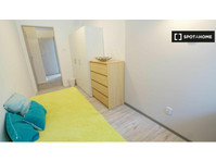 Room for rent in 6-bedroom apartment in Old Polesie, Łódź - Til Leie