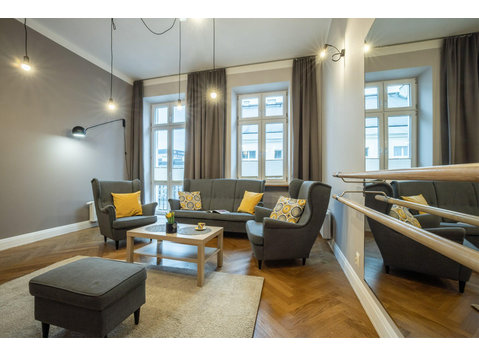 Exceptional 3 rooms apartment 96m2 in CENTER of Lodz - Apartments