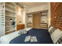 Exceptional 3 rooms apartment 96m2 in CENTER of Lodz - Apartmani